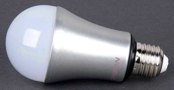 Гладкий алюминиевый радиатор для светодиодных ламп покрывают лаком или краской
