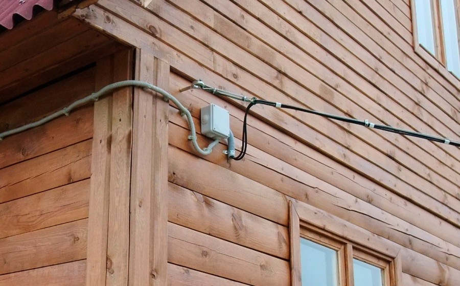 Как использовать крепление кабеля к стене?