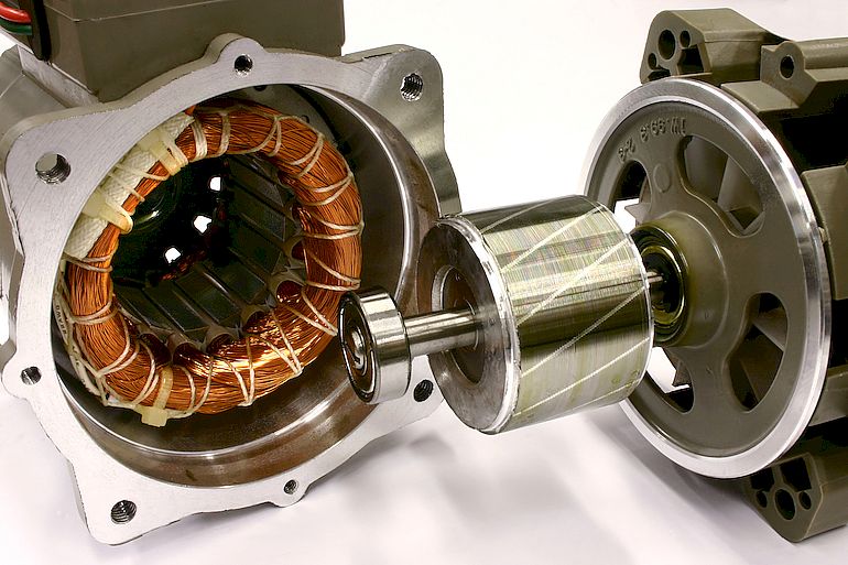Подключение трехфазного двигателя: 3 схемы конденсаторного запуска с подробным объяснением