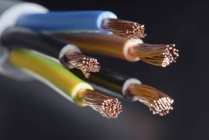 Специалисты рекомендуют кабели, имеющие хорошую устойчивость к открытому пламени