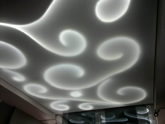 Пример подсветки под натяжным потолком